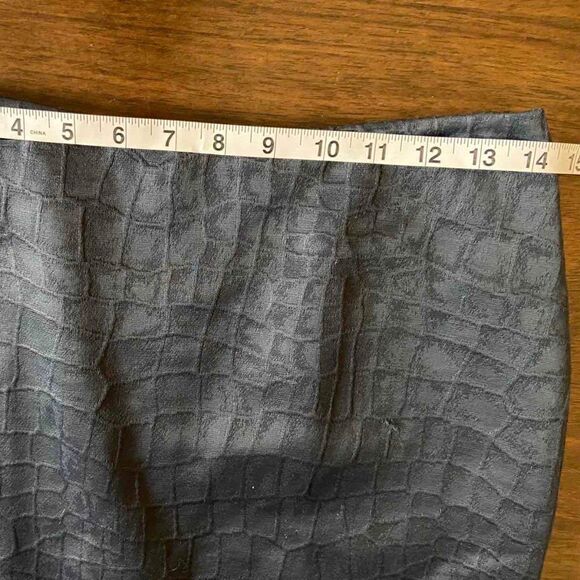 Ellen Tracy Dark blue pencil skirt, embossed on fabric size 4P - Picture 7 of 10